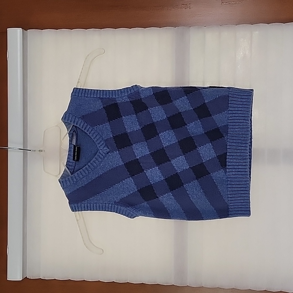 Kids knit vest. Size 3t. Calvin Klein brand